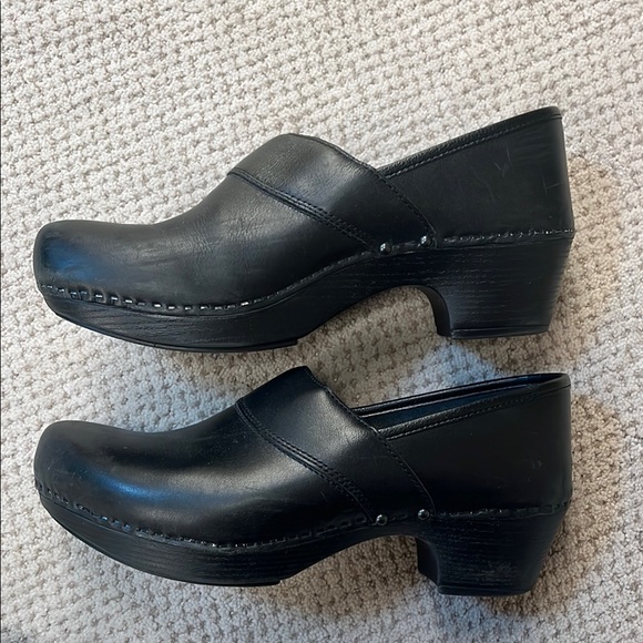 Dansko Professional Black Leather Clogs with Heel Backs - Picture 5 of 9